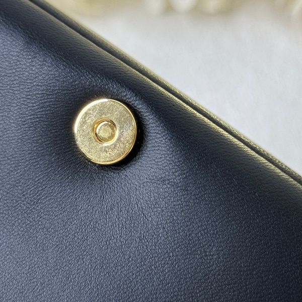 【12期0利率】BURBERRY LOLA 小羊皮迷你翻蓋包【95成新】 