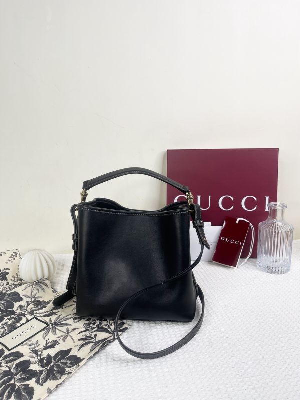 【分期0利率】GUCCI GG Emblem系列小號水桶包 【95成新】 