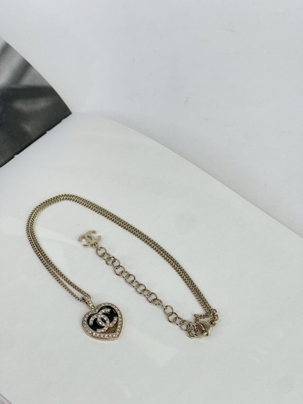 【未使用閒置品】CHANEL  23B拚色鑲鑽愛心項鍊 