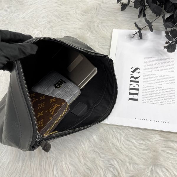 【12期0利率】LV小牛皮DISCOVERY POCHETTE 手拿包【9成新】 