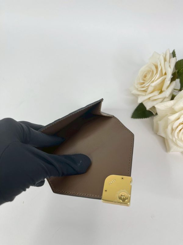 【未使用閒置品】FENDI FF Diamonds 雙層三折短夾 