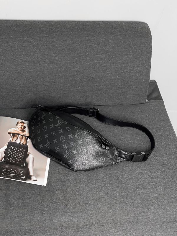 【9成新】LV 皮革背帶黑老花腰包 