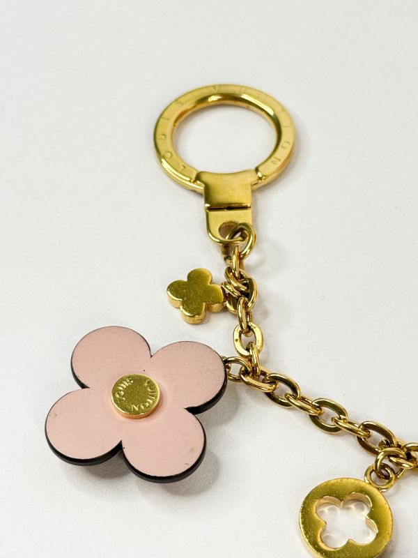 【分期0利率】LV Blooming Flowers 鏈帶手袋吊飾【9成新】 