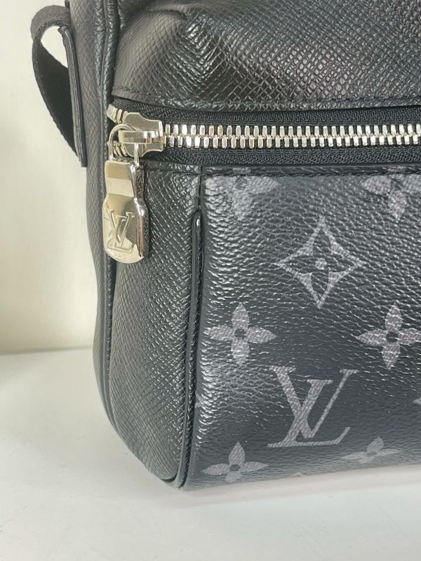 【分期0利率】LV Outdoor 郵差包 【95成新】 