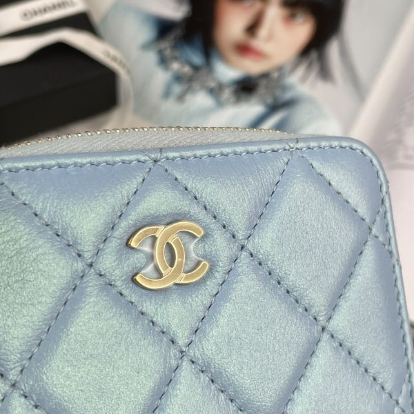 【12期0利率】CHANEL 經典雙C LOGO菱格紋炫彩小羊皮拉鍊零錢包【99成新】【現金價18700】 