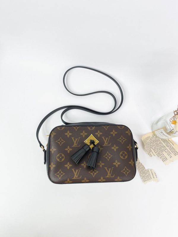 【9成新】LV saintonge老花流蘇相機包-黑 