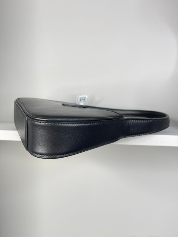 【分期0利率】YSL le 5 à 7滑面皮革迷你手袋【99成新】 