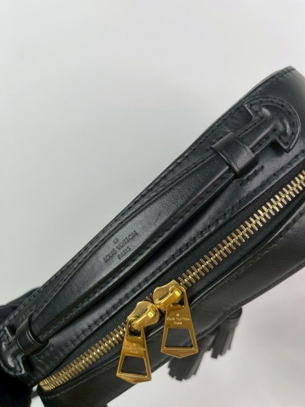 【9成新】LV saintonge老花流蘇相機包-黑 