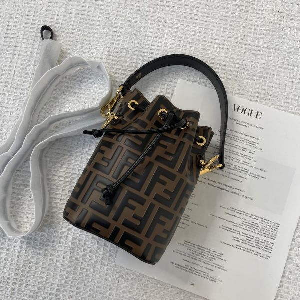 【9.9成新】【12期0利率】 FENDI Mon Tresor迷你水桶包 咖老花 