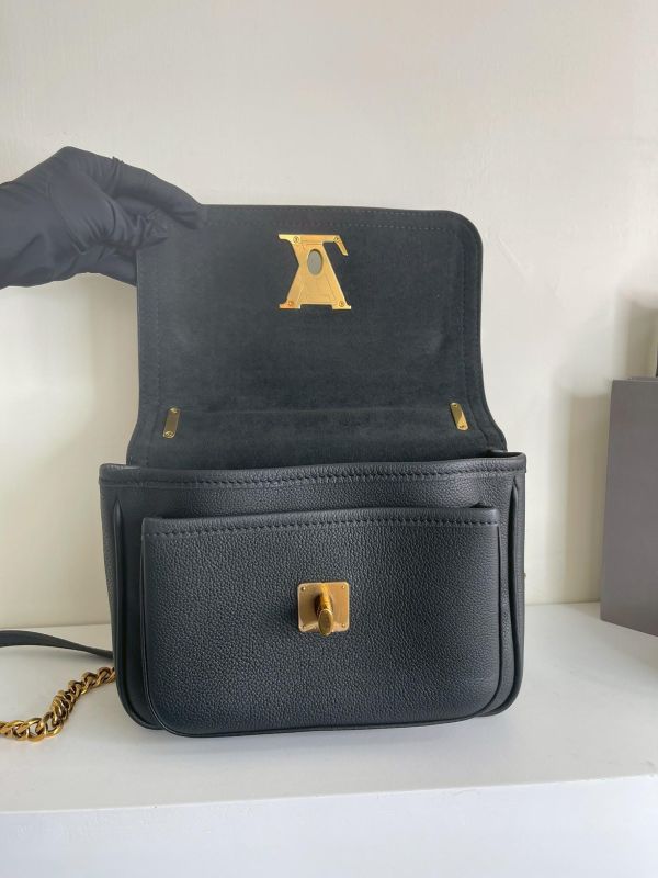 【99成新】LV LOCKME CHAIN 小號斜背包 