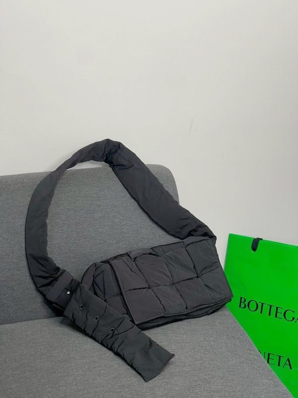 【99成新】BV Padded Tech Cassette 尼龍斜背包 