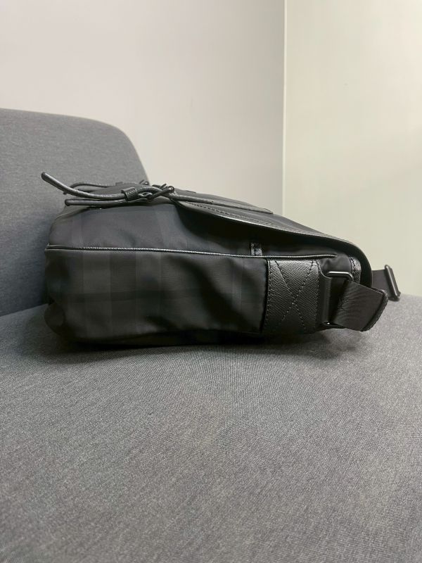 【分期0利率】BURBERRY 炭灰格紋郵差包 【99成新】 