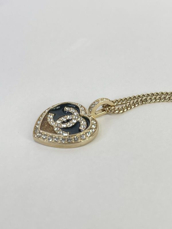 【未使用閒置品】CHANEL  23B拚色鑲鑽愛心項鍊 