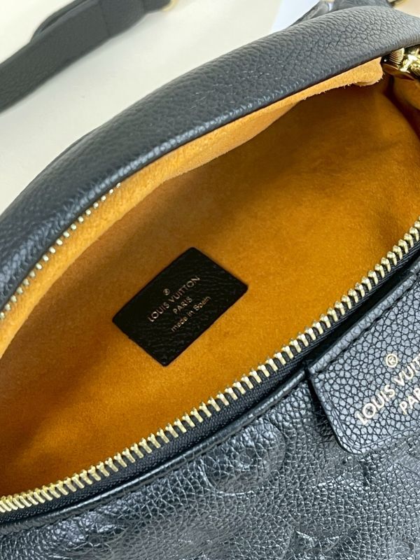 【分期0利率】LV Empreinte皮革黑拉鍊腰包【95成新】 