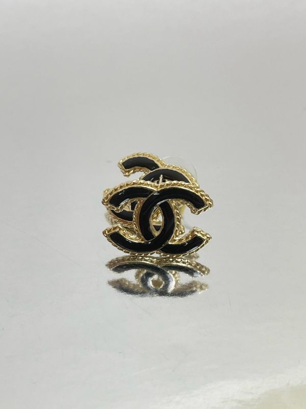 【99成新】CHANEL 24SS珐瑯麻花雙C耳針 