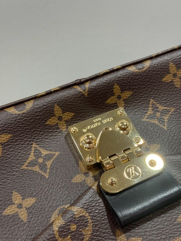 【99成新】LV Trunkie 