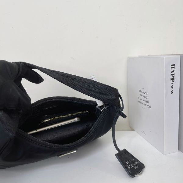 【分期0利率】PRADA Re-Edition 2000 迷你包【9成】 