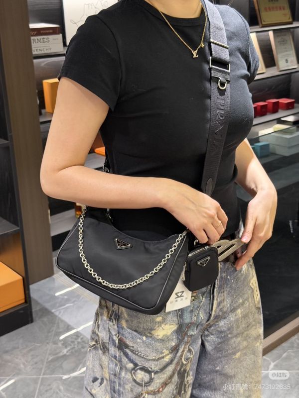 【9成新】PRADA Re-Edition 2005 Re-Nylon 手袋 