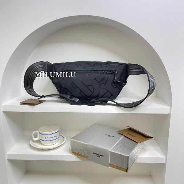 【12期0利率】BURBERRY Sonny 滿版TB 印刷 LOGO腰包【22年台灣購證】【9成新】 