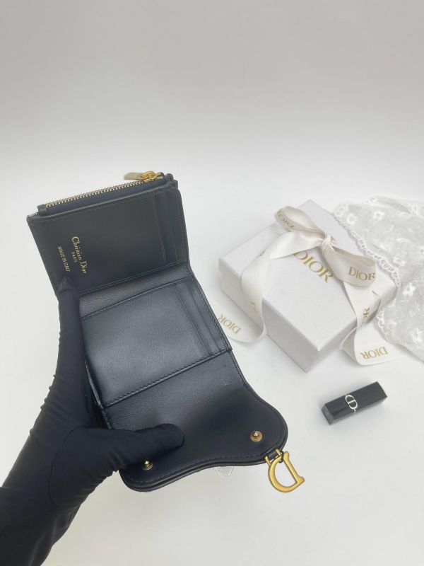 【閒置新品】DIOR SADDLE LOTUS 老花三折短夾 