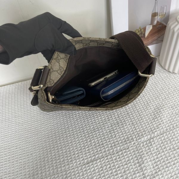 【12期0利率】Gucci 經典雙G緹花防水PVC扁式斜背包【9成新】 