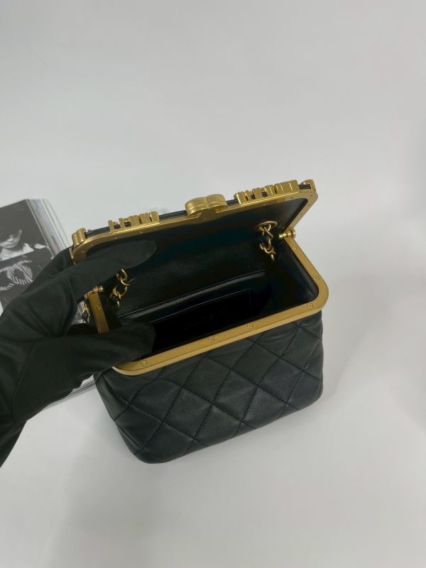 【分期0利率】CHANEL KISS LOCK 方盒子【9成新】 