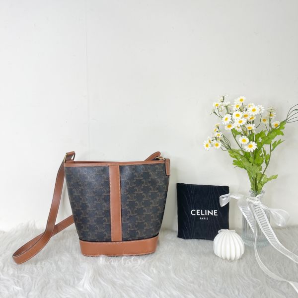 【12期0利率】CELINE  TRIOMPHE老花小號水桶包【95成新】 
