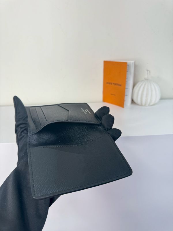 【分期0利率】LV 對開萬用卡包【未使用閒置品】 