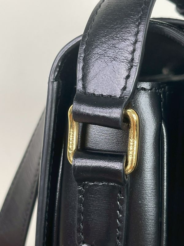 【分期0利率】CELINE TRIOMPHE  BOX 肩背包【9成新】 
