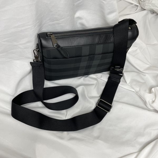 【12期0利率】【全新品】 BURBERRY 炭灰格紋Check Rambler 郵差包 