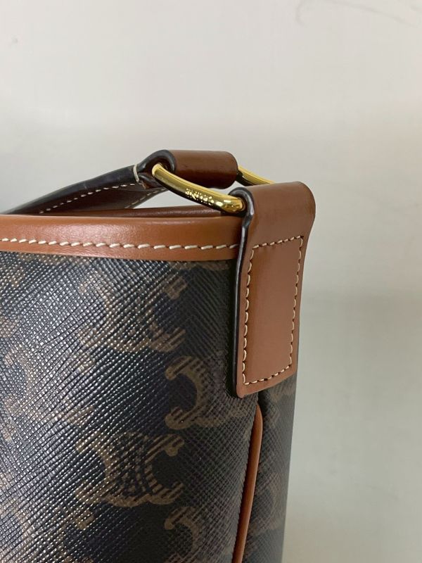 【分期0利率】CELINE TRIOMPHE老花小號水桶包【9成新】 