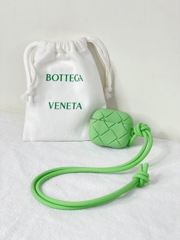 【99成新】BV Padded Tech Cassette 尼龍斜背包 