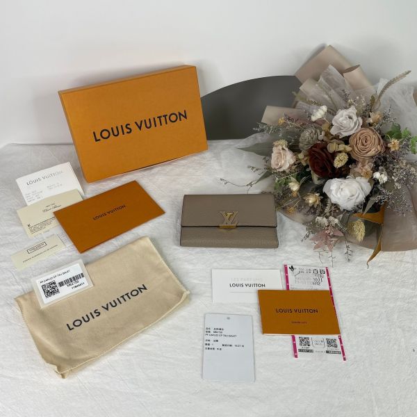 【12期0利率】LV Capucines 短夾 奶茶色【95成新】 
