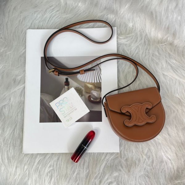 【95新】【12期0利率】CELINE 平滑小牛皮CUIR TRIOMPHE迷你BESACE  小胖包 