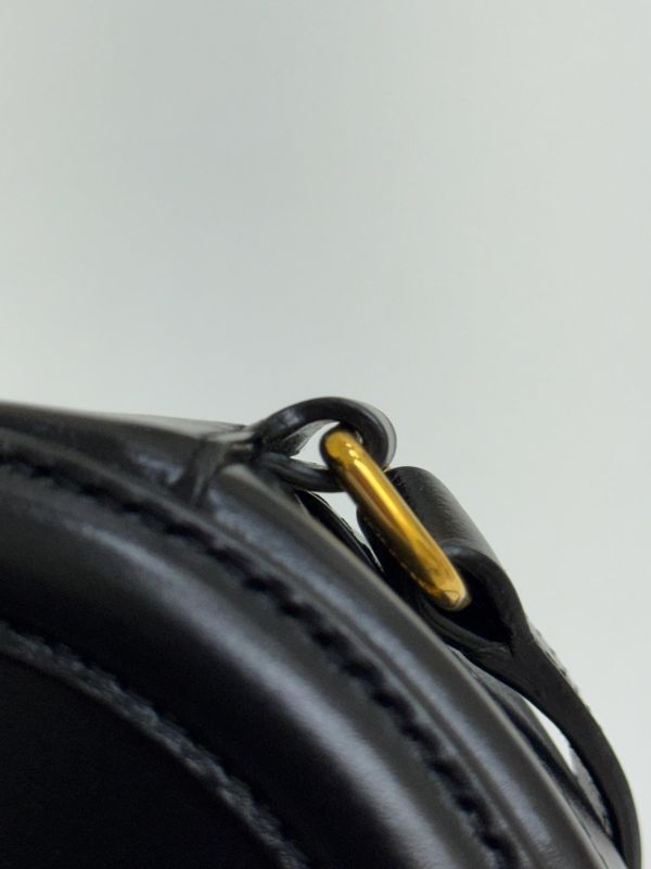 【95成新】CELINE CUIR TRIOMPHE OVAL 皮革大月餅包 