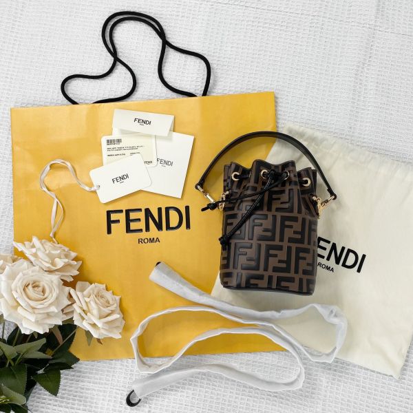 【9.9成新】【12期0利率】 FENDI Mon Tresor迷你水桶包 咖老花 