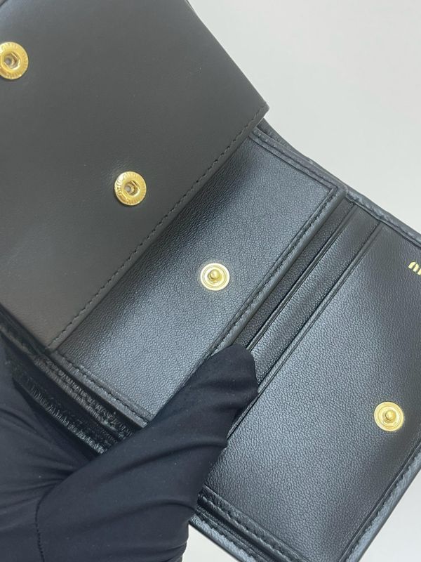 【全新品】MIUMIU Matelassé 對開短夾 