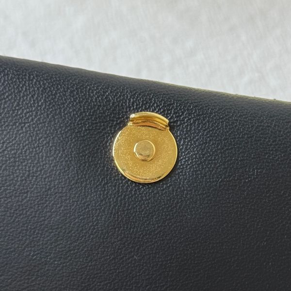 【12期0利率】BURBERRY LOLA 小羊皮迷你翻蓋包【95成新】 