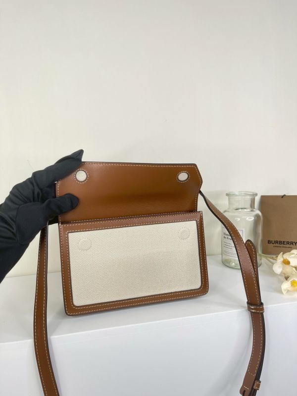 【分期0利率】BURBERRY MINI HORSEFERRY斜背包【85成新】 