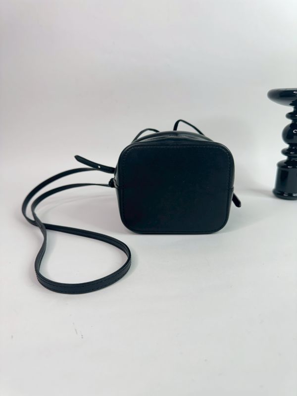 【分期0利率】FENDI Mon Treso 小牛皮水桶包【9成新】附贈原價17200老花提把 