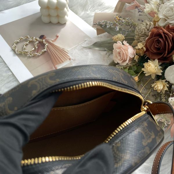 【95新】【12 期 0 利率】Celine 中號老花月餅包 