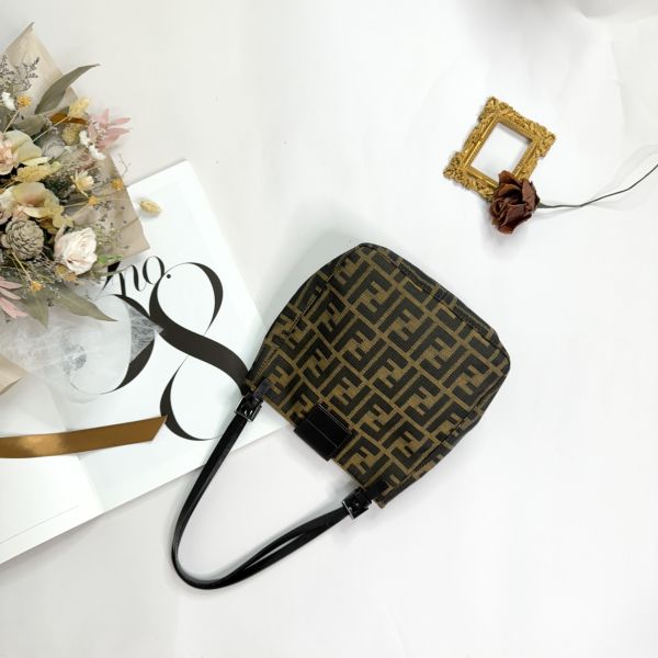 【12期0利率】FENDI老花腋下包【85成新】 