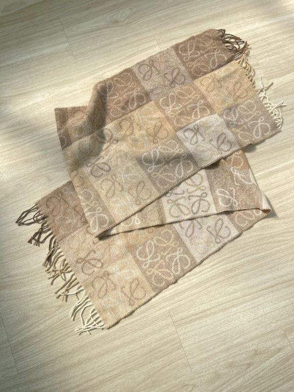 【未使用閒置品】LOEWE 羊毛老花圍巾 
