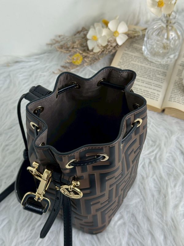 【分期0利率】FENDI Mon Tresor迷你水桶包【未使用閒置品】 