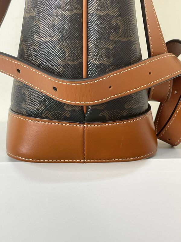 【分期0利率】CELINE TRIOMPHE老花小號水桶包【9成新】 