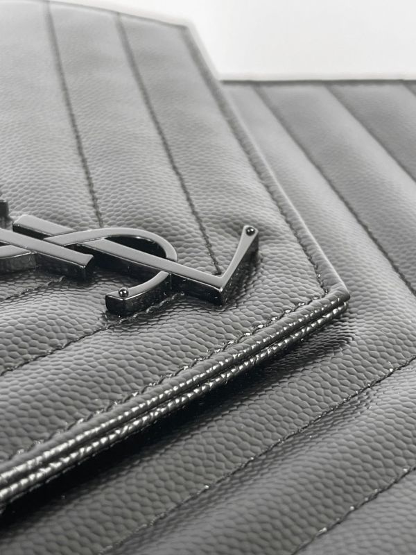 【99成新】YSL CASSANDRE 粒面壓紋手拿包 