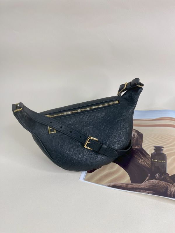 【分期0利率】LV Empreinte皮革黑拉鍊腰包【95成新】 