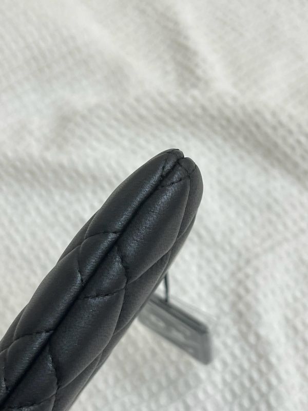 【未使用閒置品】CHANEL 菱格紋拉鍊手拿包 