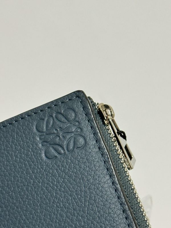 【未使用閒置品】LOEWE 小牛皮對折拉鍊短夾 