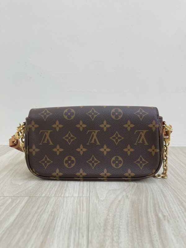 【95成新】LV  Wallet on Chain Ivy 